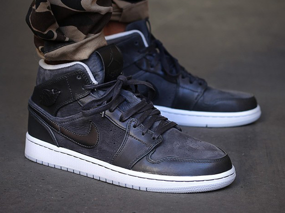 nike air jordan 1 mid nouveau anthracite, Is it just us, or is the Air Jordan 1 Mid Nouveau on the underrated side at the moment? The shoe has so far stuck with very clean colorways, usually of the ...